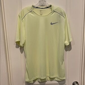 NWT Nike Men's Dri Fit Miler Light Yellow Short Sleeve T-Shirt, Size Large
